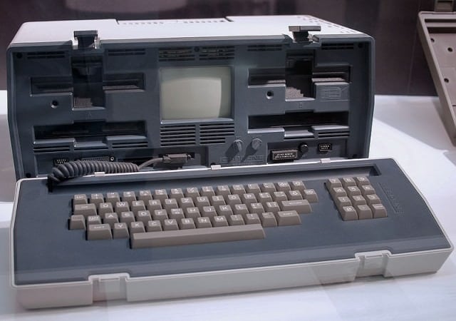 LOsborn 1 : premier ordinateur "portable" commercialisé en Avril 1981