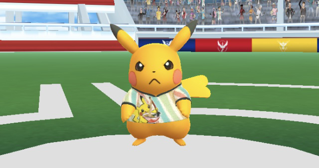 Une capture d’écran d’un Pikachu brillant dans un maillot du Championnat du Monde 2023 dans Pokémon GO.