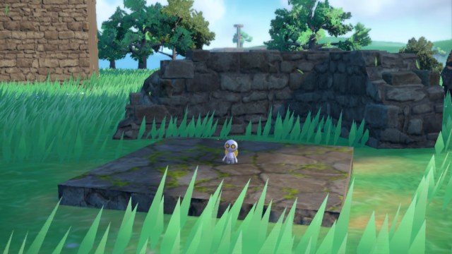 Capture d’écran de Gimmighoul errant debout sur des ruines dans Pokémon Écarlate et Violet.