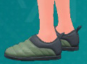 Une capture d’écran des chaussures olive Slip-On de Pokémon Écarlate et Violet: The Saral Mask.