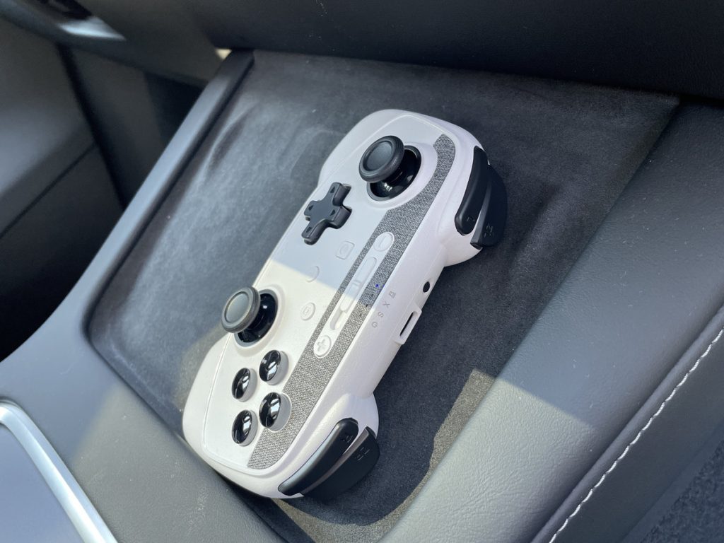 manette jowua tesla 5