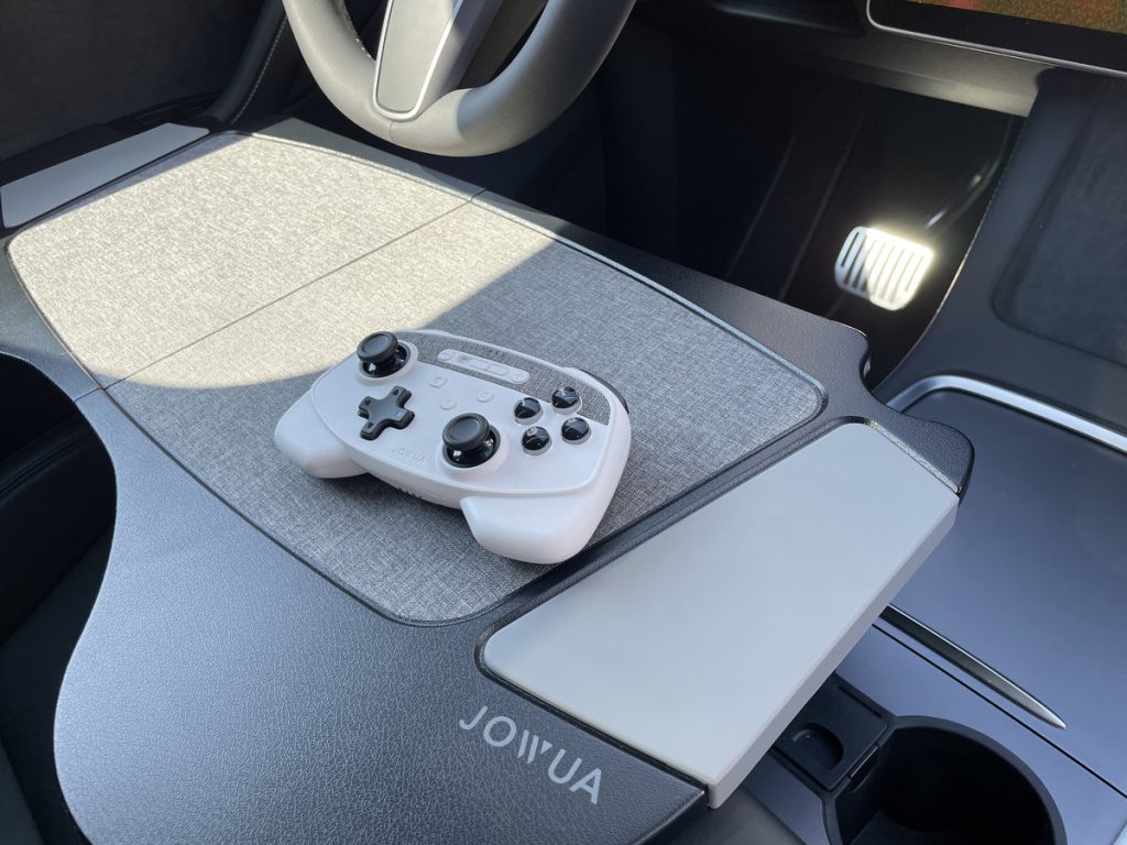 manette jowua tesla 8