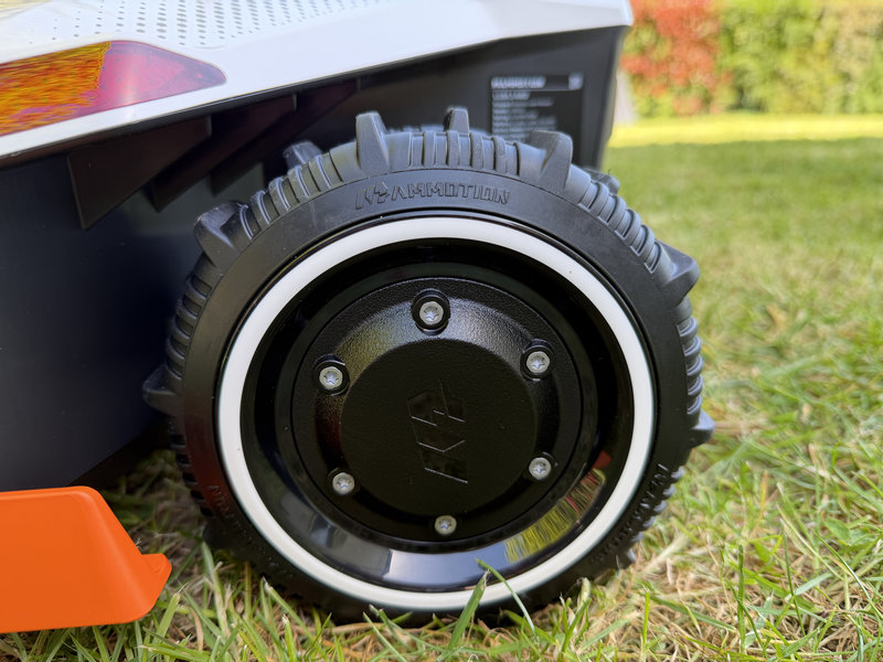 Mammotion Luba 3 AWD 11