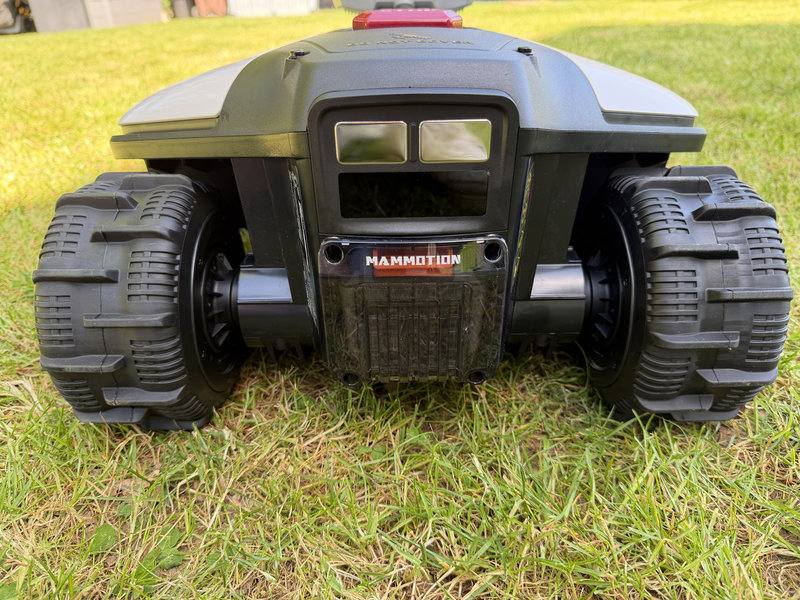 Mammotion LUBA Mini 2 AWD 10
