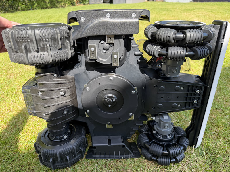 Mammotion LUBA Mini 2 AWD 14