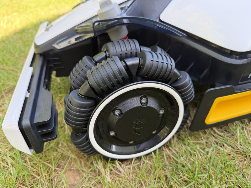 Mammotion LUBA Mini 2 AWD 5