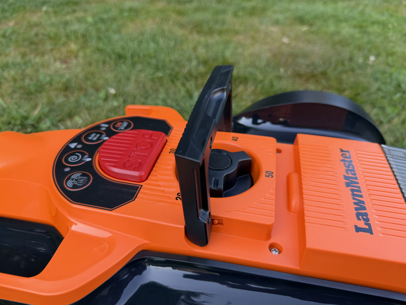 LawnMaster OcuMow DM16 300 9